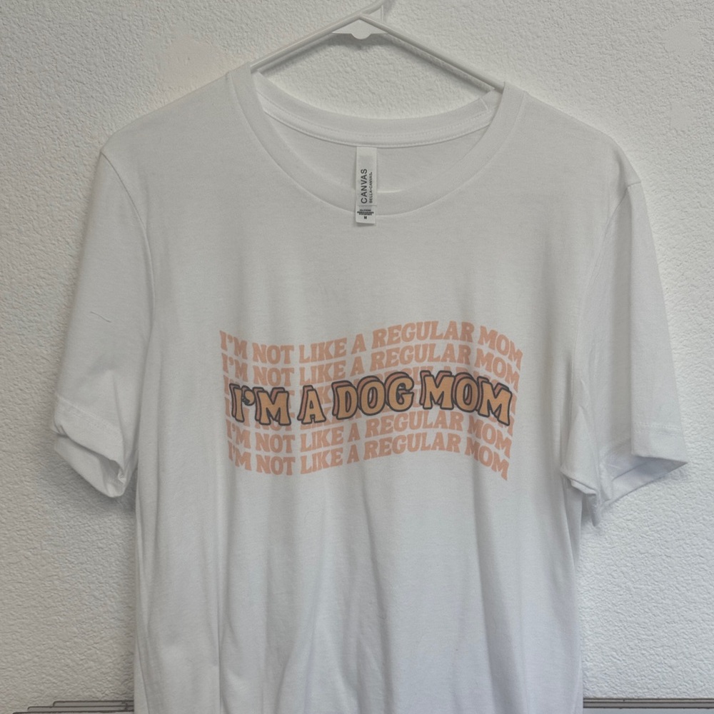 White 'I'm a Dog Mom' Graphic Tee